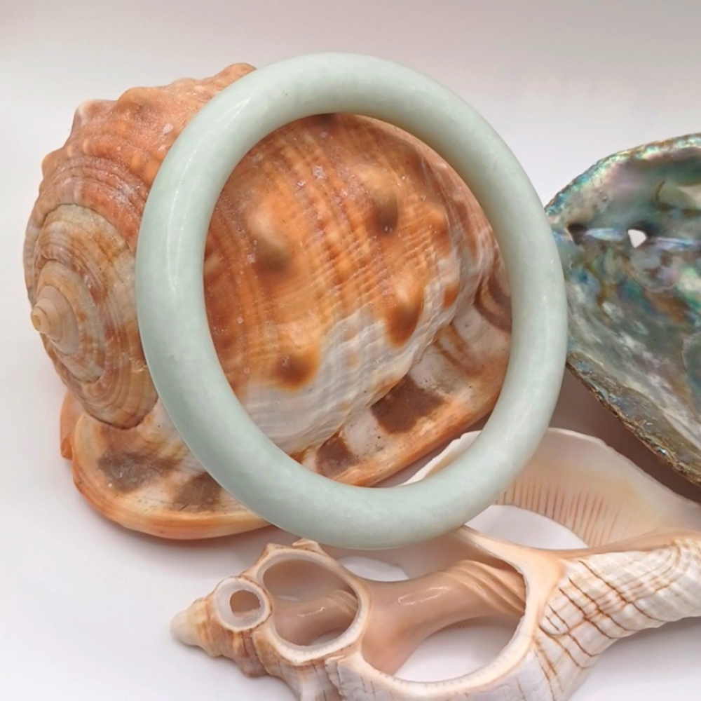 Nephrite Jade Bangle Bracelet - Picture 3 of 4